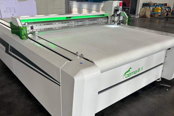 得馬F11高速異形裁切機