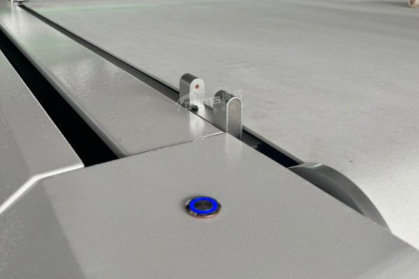 得馬F11高速裁切機(jī)激光對(duì)刀儀