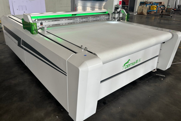 得馬F11高速巡邊裁切機