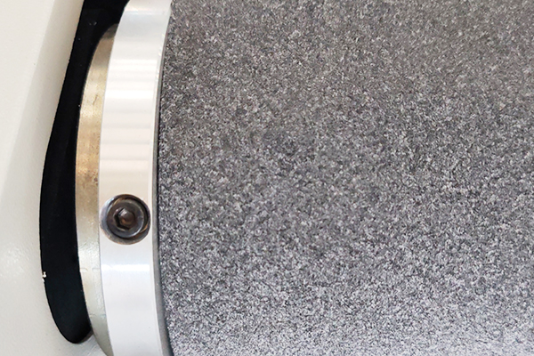 得馬裁切機(jī)滾動臺面