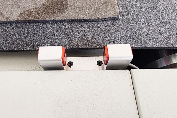 得馬高速裁切機(jī)激光對刀儀