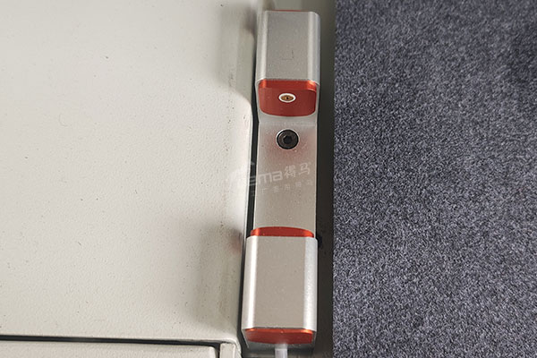 得馬高速裁切機(jī)F11-1625激光對刀儀